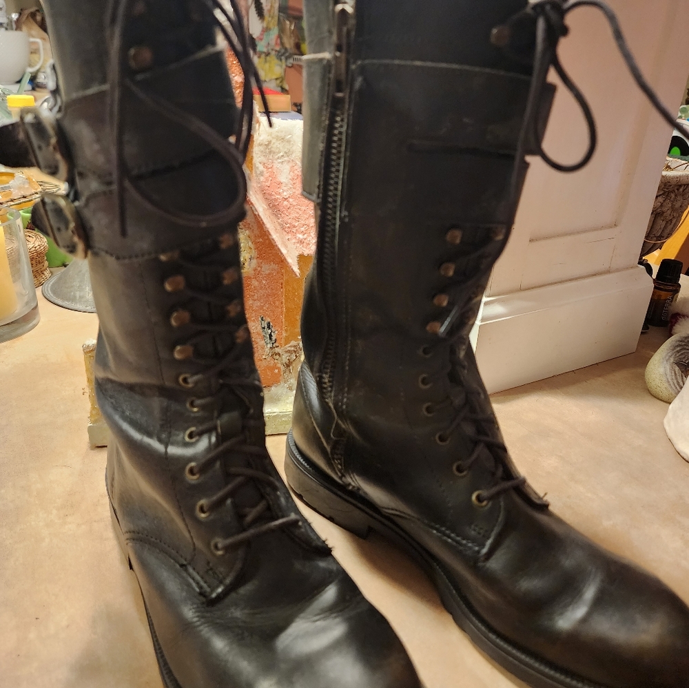 Women's Black Size 6.5  White Mountain Boots (more like a 6 or 5.5) - Picture 2 of 3